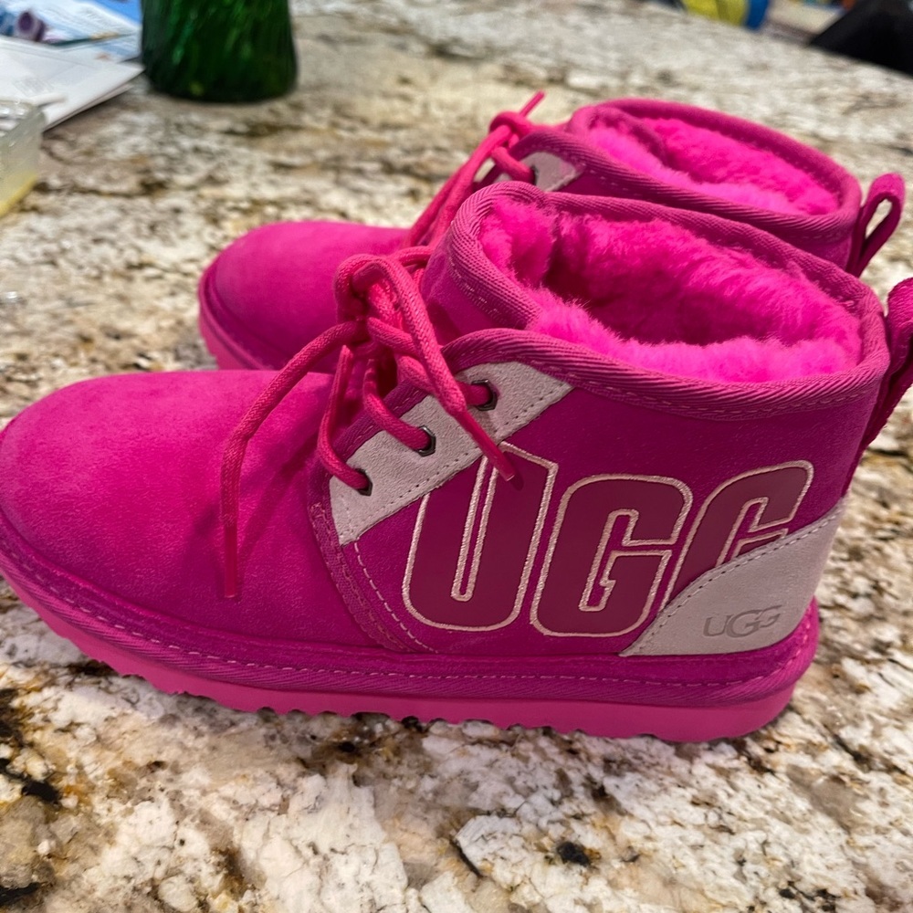 UGG,new - Picture 2 of 7